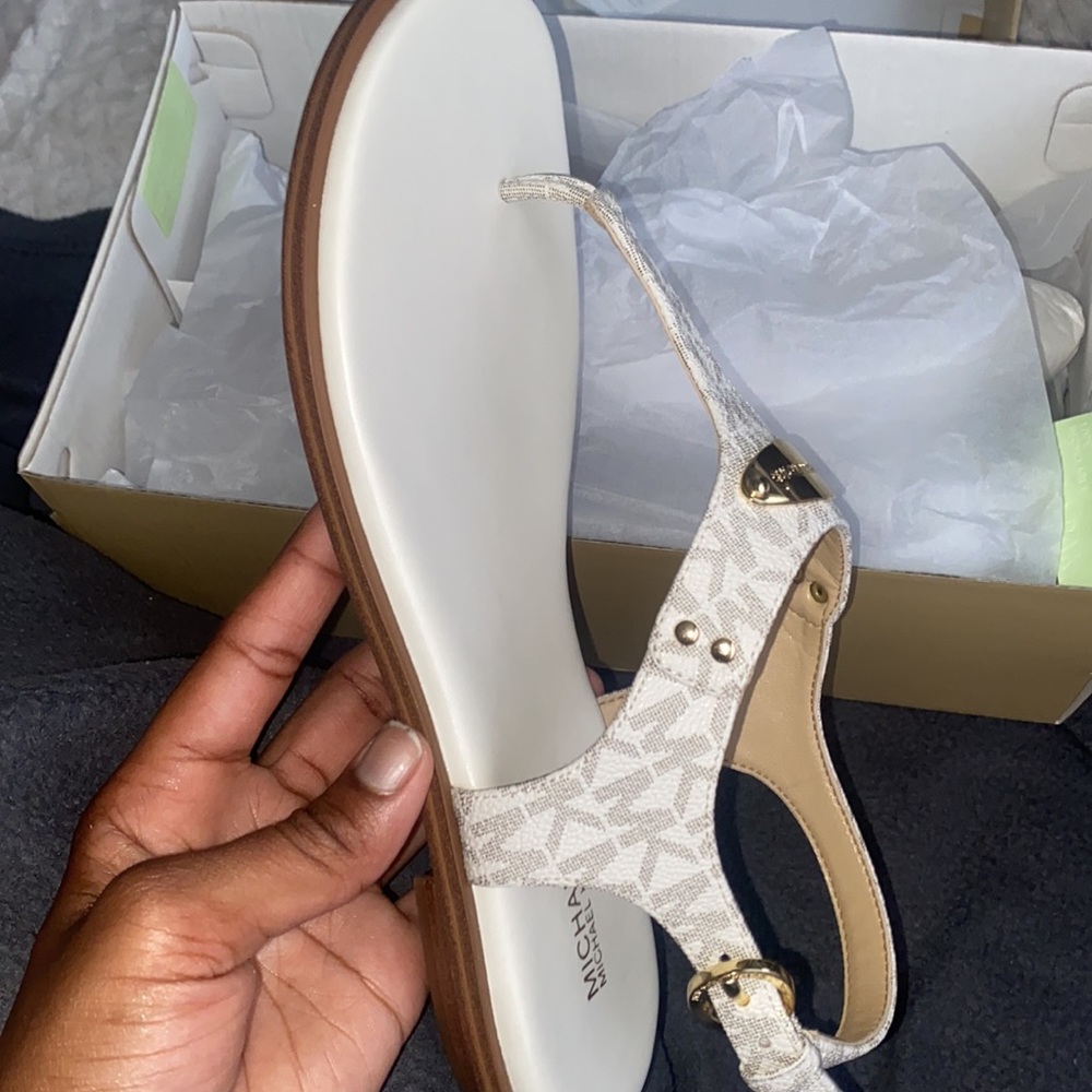 Micheal Kors Sandals - Picture 4 of 5